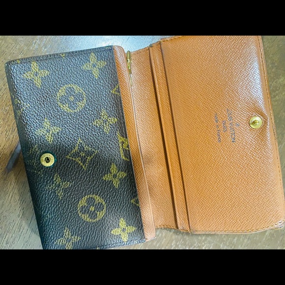 Pre-loved LV monogram medium Bi-fold wallet - Picture 5 of 11
